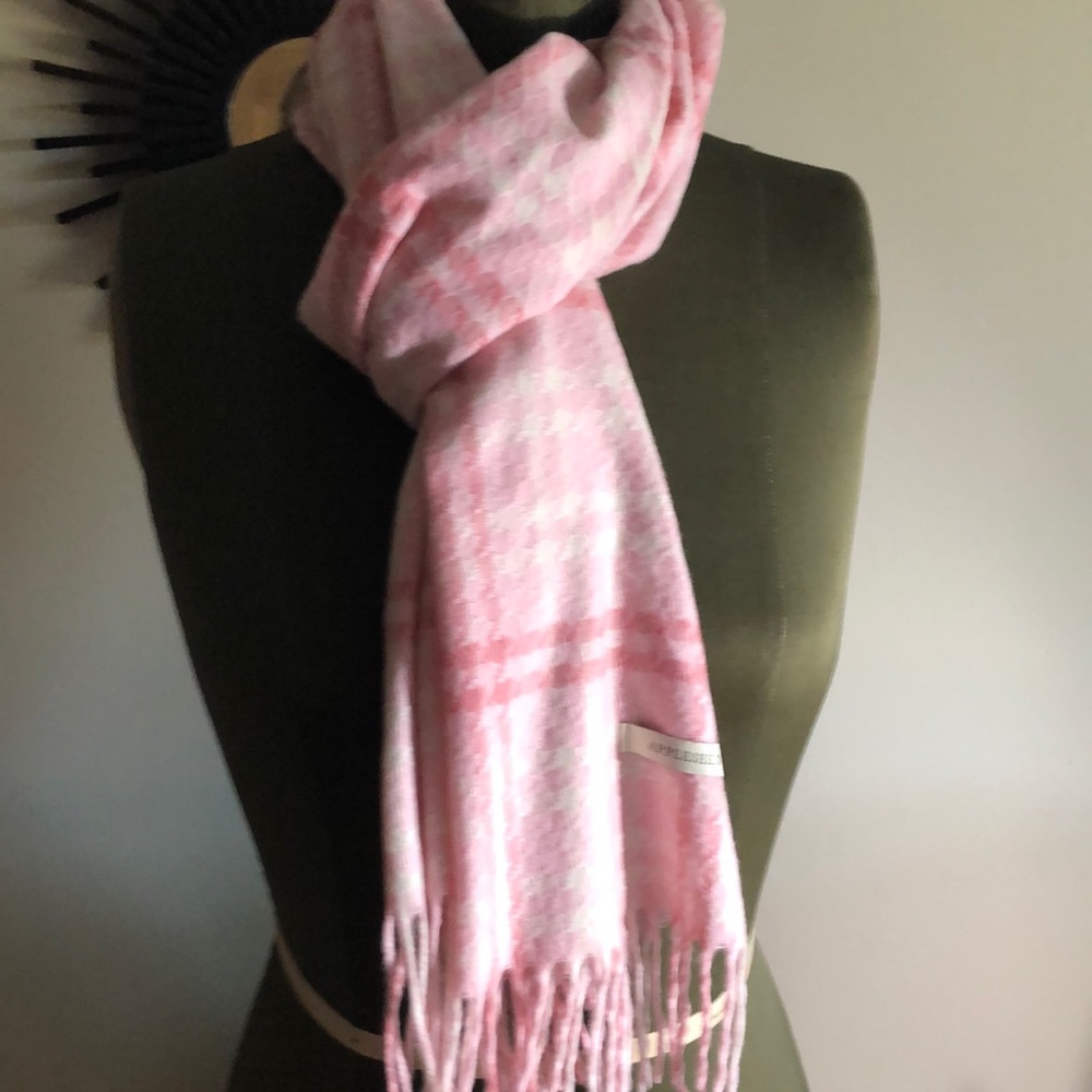 Appleseed’s winter scarf